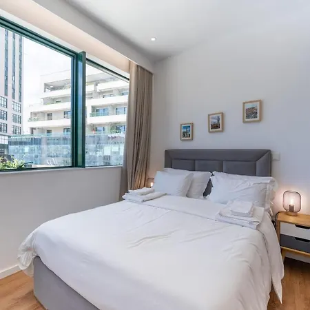 Window To By Amber Star Rent Porto
