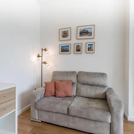 Window To By Amber Star Rent Apartment